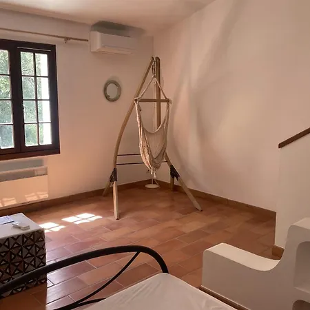 Spacious House With Terrace In Castellet *